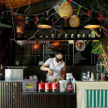 Sleepbox Hostel Suratthani Сурат Тхани Екстериор снимка
