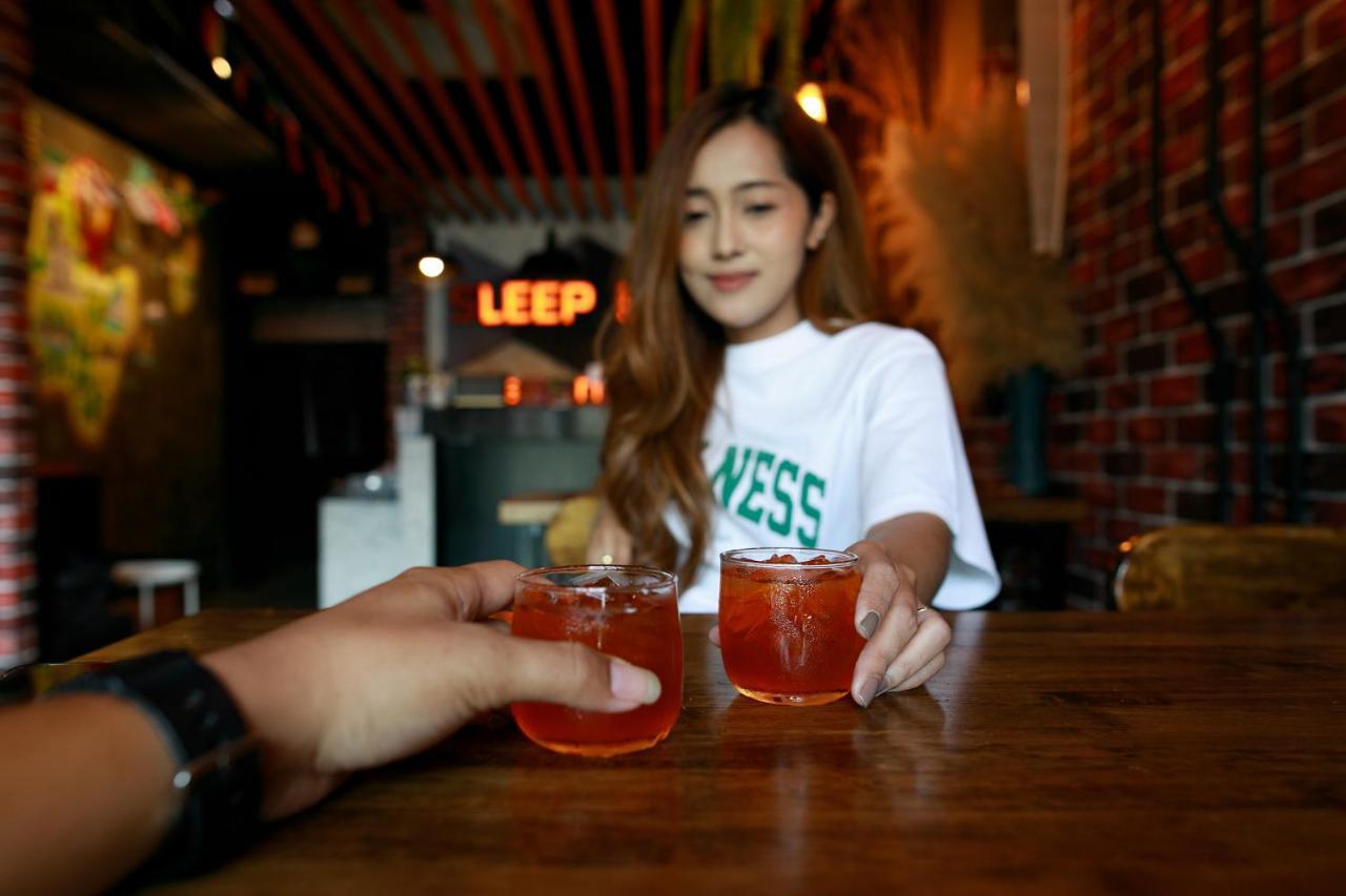 Sleepbox Hostel Suratthani Сурат Тхани Екстериор снимка