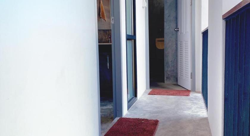 Sleepbox Hostel Suratthani Сурат Тхани Екстериор снимка