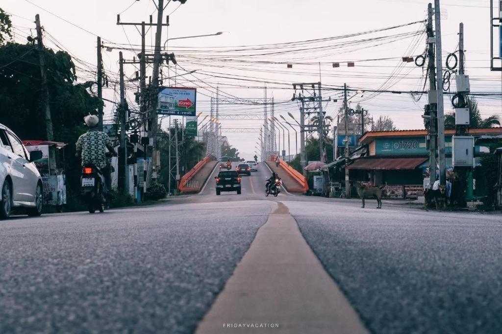 Sleepbox Hostel Suratthani Сурат Тхани Екстериор снимка