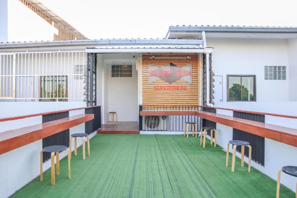 Sleepbox Hostel Suratthani Сурат Тхани Екстериор снимка