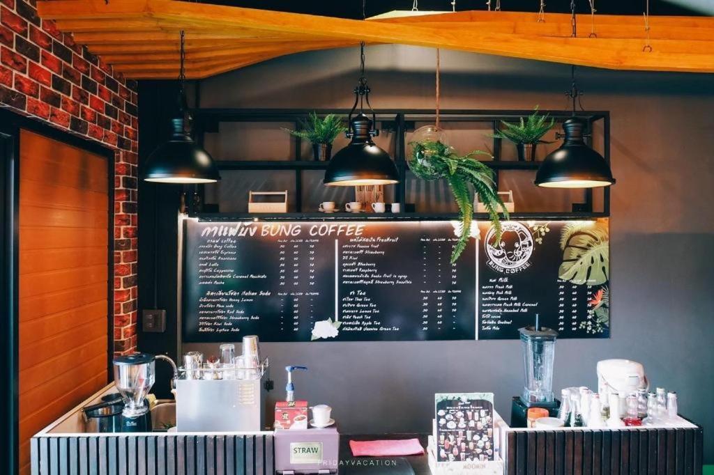Sleepbox Hostel Suratthani Сурат Тхани Екстериор снимка
