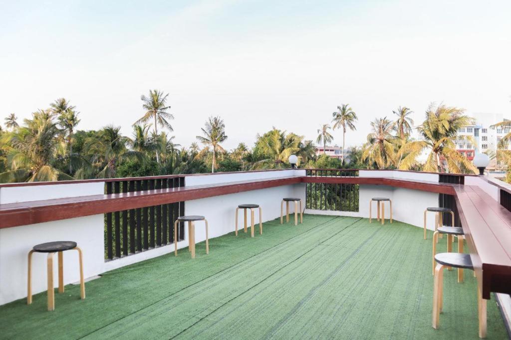 Sleepbox Hostel Suratthani Сурат Тхани Екстериор снимка