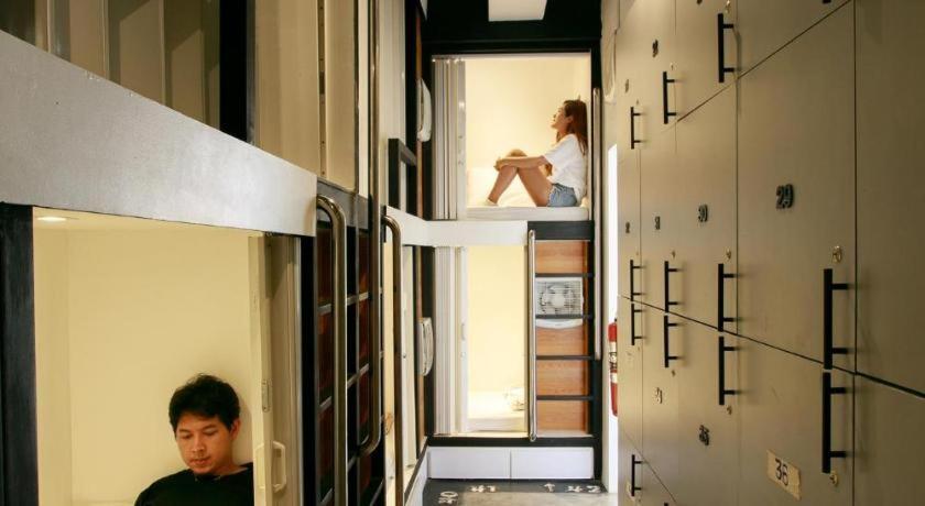 Sleepbox Hostel Suratthani Сурат Тхани Екстериор снимка