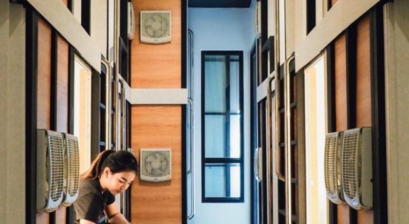 Sleepbox Hostel Suratthani Сурат Тхани Екстериор снимка