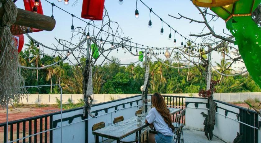 Sleepbox Hostel Suratthani Сурат Тхани Екстериор снимка