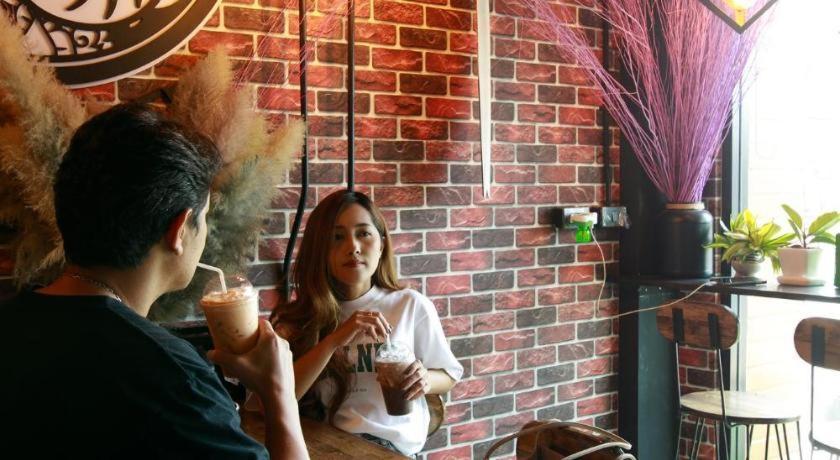Sleepbox Hostel Suratthani Сурат Тхани Екстериор снимка