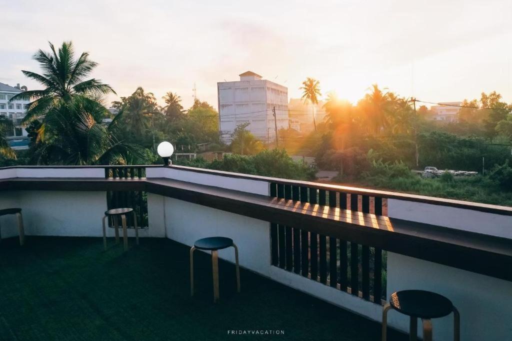 Sleepbox Hostel Suratthani Сурат Тхани Екстериор снимка