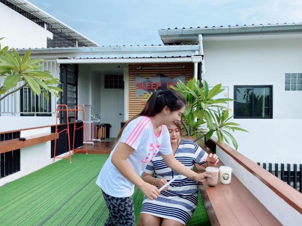 Sleepbox Hostel Suratthani Сурат Тхани Екстериор снимка