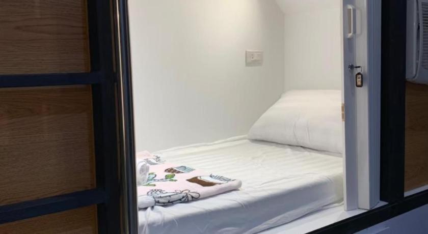 Sleepbox Hostel Suratthani Сурат Тхани Екстериор снимка