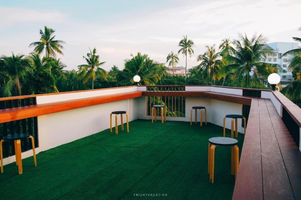 Sleepbox Hostel Suratthani Сурат Тхани Екстериор снимка