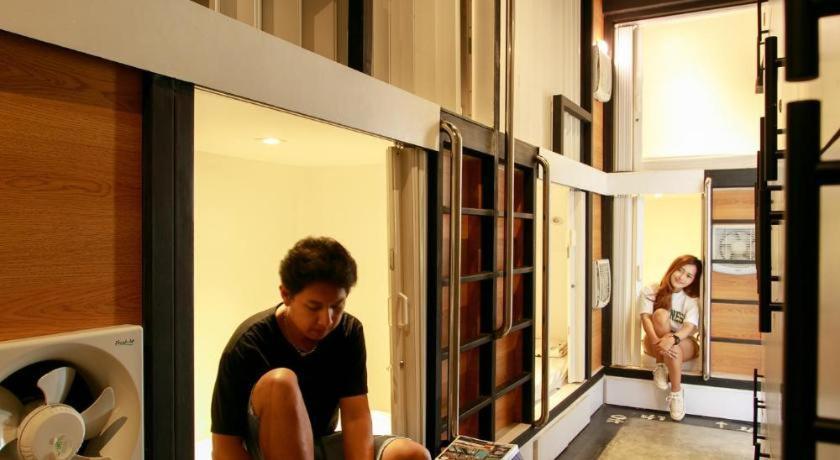 Sleepbox Hostel Suratthani Сурат Тхани Екстериор снимка