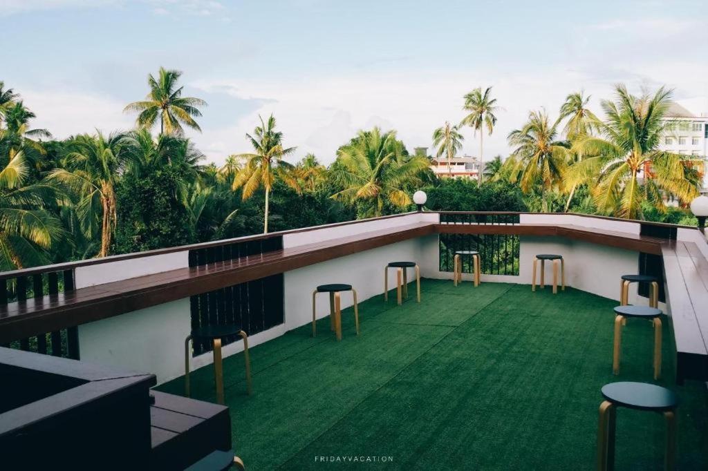 Sleepbox Hostel Suratthani Сурат Тхани Екстериор снимка